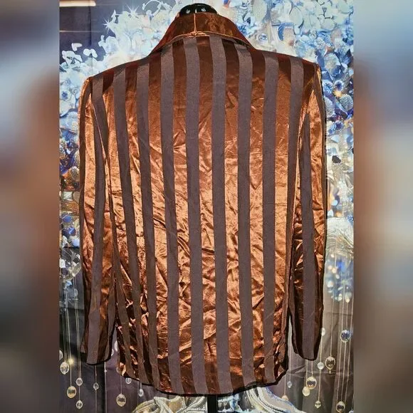 Magnitude: Size M, Shirt - Picture 2 of 3